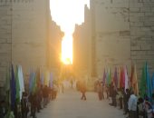 فيديو وصور.. أكثر من 3 آلاف سائح يشهدون تعامد الشمس على "قدس الأقداس" بالكرنك