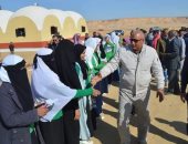 محافظ الوادى الجديد يخصص 10 أفدنة و50 الف جنيه لمدرسة الزراعة بالفرافرة 