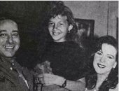 صورة نادرة للفنانة دنيا سمير غانم فى طفولتها مع والدتها والفنان صلاح السعدنى