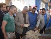 صور.. محافظ السويس يشهد إعادة تشغيل مجمع مخابز الحرفيين بحى فيصل