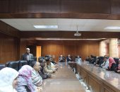 صور.. رئيس جامعة جنوب الوادى يعقد إجتماع بإدارات فرع الجامعة بالأقصر