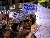 مظاهرات حاشدة فى برشلونة ومطالب بـ"القصاص" من الشرطة والسبب كلب.. فيديو