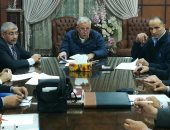 رئيس ميناء دمياط يوقع عقود شراء 4 قطارات جديدة لخدمة حركة السفن