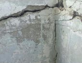 صور.. أولياء أمور مدرستين بدمياط يستغيثون من منزل آيل للسقوط يهدد حياة أبنائهم