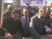 صور.. وزير الشباب ومحافظ الفيوم يضعان حجر أساس مركز شباب طامية 