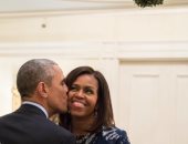 أوباما يغازل زوجته ميشيل ويوجه نصيحة لمتابعيه فى الكريسماس