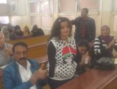 محافظ أسيوط يكرم الطالبة "بركة" لتحديها الإعاقة والحصول على شهادة محو الأمية