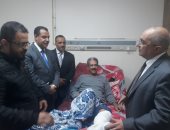 رئيس جامعة أسيوط يقود فريقًا طبيًا لإجراء جراحة لرئيس جامعة تعز اليمنية