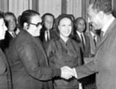 كاريوكا والسادات.. الرئيس: فاكرة لم خبتينى من الإنجليز؟ والفنانة: انت لسه فاكر