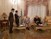 صور.. محافظ المنيا يستقبل السفير اليابانى لدعم التبادل الثقافى