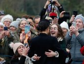 "متبعاهم كويس".. ميجان ماركل تتعرف على معجبة من الانستجرام وسط الحشود 