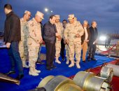 فيديو وصور.. السيسي يتفقد محور روض الفرج والمتحف المصرى الكبير.. فجرا