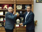 رئيس جامعة أسوان يبحث مع رئيس الأكاديمية العربية التعاون المشترك