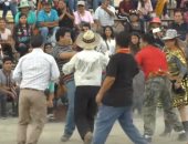 "نضرب بعض علشان ننسى".. أغرب طريقة للاحتفال بالعام الجديد فى بيرو.. فيديو