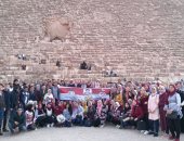 للدفاع عن جمال وأمن مصر.. عميد آثار دمياط يشارك بصور طلاب وهيئة التدريس بالأهرمات