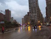 المرور: سقوط أمطار بالطرق لم تؤثر على حركة السيارات ونراقب جميع المحاور