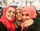 روجينا تؤدى مناسك العمرة مع بناتها.. صور