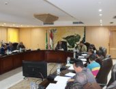 محافظ الفيوم يناقش إيرادات ومصروفات المشروعات والصناديق 