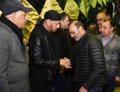 صور.. أيمن بهجت قمر وأمينة وكريم حسن شحاتة فى عزاء والدة عصام كاريكا