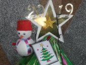 البيئة تستقبل العام الجديد بشجرة كريسماس من إعادة تدوير المخلفات المنزلية