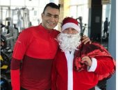 من الجيم.. شاهد عصام الحضرى يستقبل العام الجديد مع بابا نويل