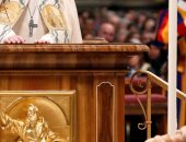 صور.. بابا الفاتيكان يترأس صلاة الغروب فى أخر أيام 2018