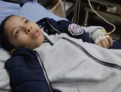 صور.. مأساة محمود طفل أصيب بمرض نادر ويحتاج لزرع جهاز بالمخ بـ850 ألف جنيه