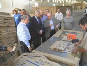 صور.. محافظ المنيا: تشغيل 25 مصنعا بالمنطقة الصناعية خلال 2018