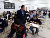 صور.. نائب رئيس جامعة أسيوط يتفقد امتحانات نصف العام بكلية الخدمة الاجتماعية