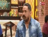 أمير كرارة لـ"قهوة أشرف": "اشتغلت فى محلات ملابس بشرم الشيخ أثناء دراستى"