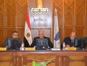 رئيس جامعة الإسكندرية يؤكد على الالتزام بمواصفات ورق الامتحان بطريقة McQ