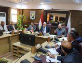 محافظ جنوب سيناء يطالب رؤساء المدن بتنفيذ مشروعات تنموية وتحسين الخدمات للمواطنين
