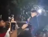 فيديو صادم.. أب يسقى طفله خمرا فى احتفالات رأس السنة ببغداد
