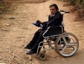 صور.. قصة نجاح جعفر عبدالصادق رئيس وحدة محلية بالمنوفية على كرسيه المتحرك