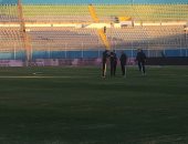 صور.. لاسارتى يتفقد ملعب الدفاع الجوى قبل مواجهة بيراميدز