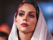 قفطان مغربى وجلباب.. شاهد كيف خطفت صديقة رونالدو الأضواء فى دبى