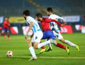 30 دقيقة..الدفاع يفرض التعادل السلبي على مواجهة الاهلي وبيراميدز