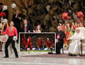 الكرة والكنيسة.. أسرار عشق المستطيل الأخضر خلف أسوار الفاتيكان.. مشجعين "درجة ثالثة" برداء كنسى.. فرانسيس يستعرض مهارات الساحرة المستديرة بمناسبات عدة.. الراحل يوحنا بولس مشجع "ليفربول".. وبيرتونى عاشق يوفينتوس