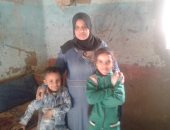 فيديو وصور.. مطلقة تحتاج معاشا وتناشد محافظ سوهاج إلحاق ابنتها بالمدرسة