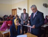 صور.. رئيس جامعة المنوفية يتفقد الامتحانات بنوعية أشمون