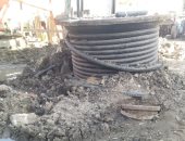 قارئ يرسل صورة لكابلات ضغط عالى ملقاة فى شوارع مطوبس بكفر الشيخ