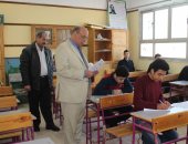 صور.. وكيل تعليم الغربية يتفقد سير امتحانات النقل داخل مدارس طنطا