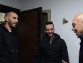 صورة.. جروس يستقبل "بوطيب" مهاجم الزمالك الجديد بمقر النادى