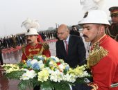 صور..رئيس العراق يضع إكليل زهور على نصب الجندى المجهول بمناسبة عيد الجيش