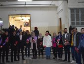 شباب مستقبل وطن بالدقهلية يوزعون الورد على المصلين بالكنائس احتفالا بعيد الميلاد