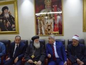 صور.. محافظ أسوان يقدم التهنئة للأقباط بأعياد الميلاد فى كاتدرائية الأرثوذكس