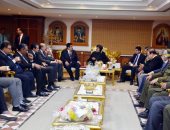 محافظ القليوبية يقدم التهنئة للأقباط بمطرانية بنها والكنيسة الإنجيلية