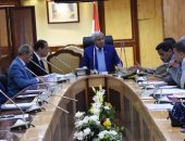 محافظ أسوان يستعرض المخطط التنفيذى لحملات إزالة التعديات