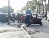 إصابة 4 أشخاص صدمهم توك توك أثناء سيرهم أعلى الطريق فى مدينة نصر