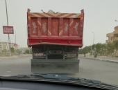 امسك مخالفة.. قارئ يرصد سيارة نقل بدون لوحات معدنية بالقاهرة الجديدة